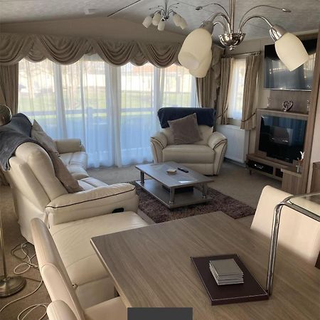 2 Bed, 2 Bath Lodge Style Caravan With Hot Tub & Private Garden At Patrington Haven Leisure Park מראה חיצוני תמונה
