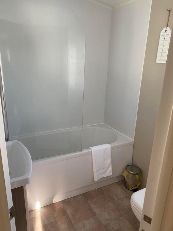 2 Bed, 2 Bath Lodge Style Caravan With Hot Tub & Private Garden At Patrington Haven Leisure Park מראה חיצוני תמונה