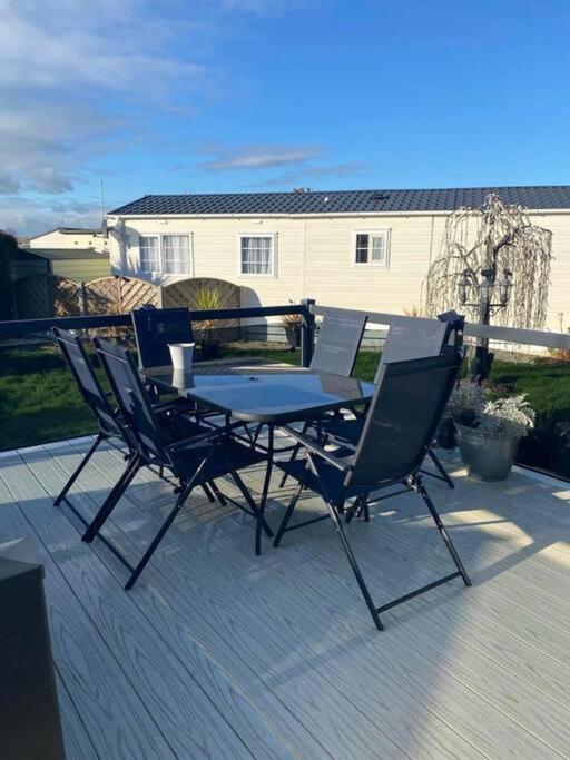 2 Bed, 2 Bath Lodge Style Caravan With Hot Tub & Private Garden At Patrington Haven Leisure Park מראה חיצוני תמונה